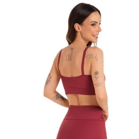 TOP LISO DE ALCINHAS COM BOJO REMOVIVEL